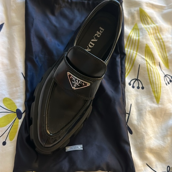 bought this Prada shoes from Paris, I’ve worn it only twice. - Picture 6 of 9